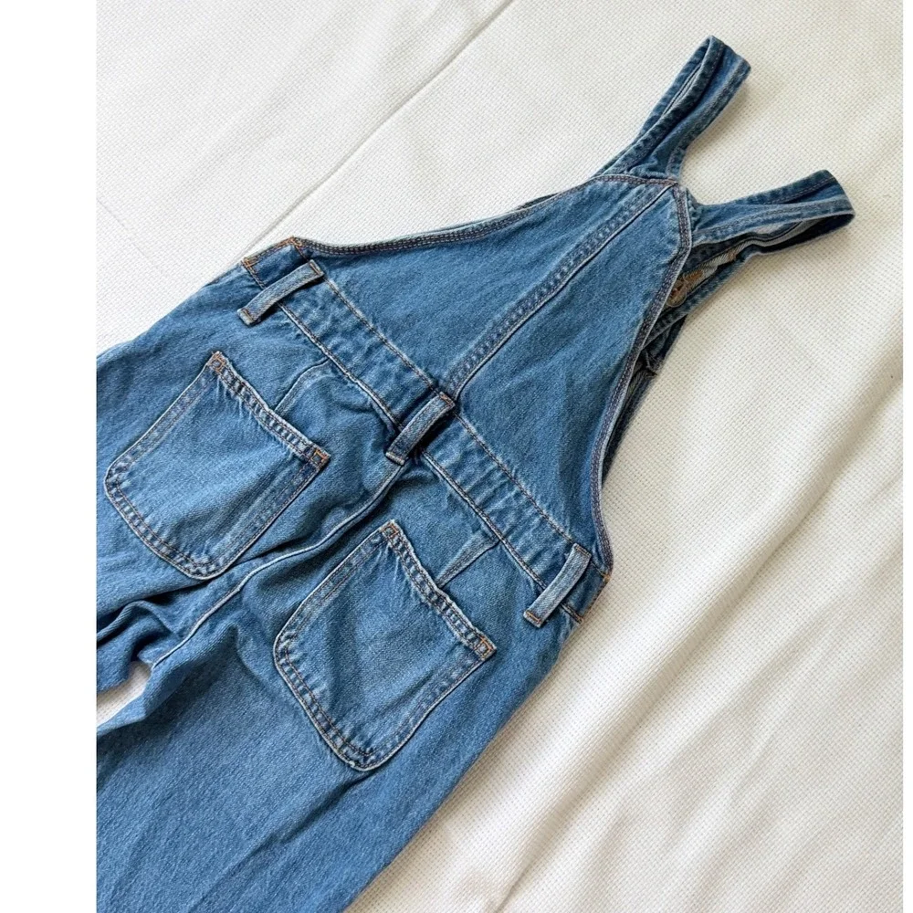 Old Navy Girls Distressed Denim Overalls Medium Wash Ripped Knee Size M 8